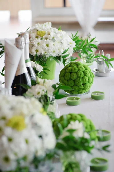 Decoración decorativa verde para mesa de boda — Foto de Stock