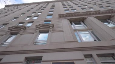 Gazi İşleri Washington D.C. 'nin dışını, resmi tabelayı, mührü ve Abraham Lincoln alıntısını gösteren bir çekimle donattı..