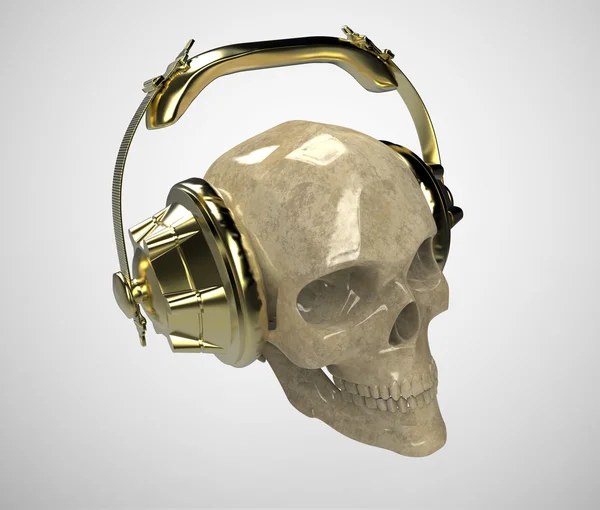 Блискучий кам'яний людський череп із золотими студійними навушниками, візуальний вигляд спереду. Шаблон плаката вечірки на Хелловін. Ізольований світлий фон — стокове фото