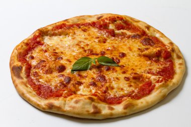pişirme pizza kesim masası üzerinde