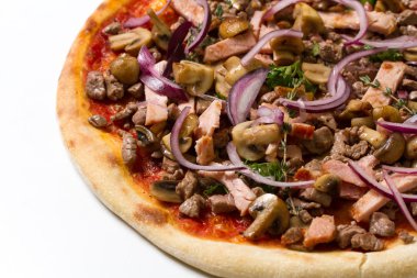 pişirme pizza kesim masası üzerinde