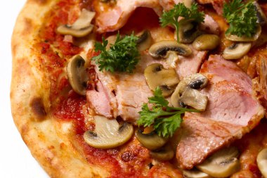 pişirme pizza kesim masası üzerinde
