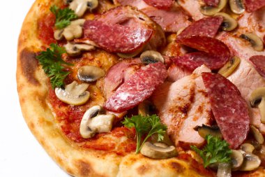 pişirme pizza kesim masası üzerinde