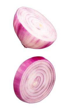 Bir İspanyol soğanı ya da kırmızı soğan dilimi ve yarım ampul kesme yolu ile beyaz arkaplanda izole edilir..