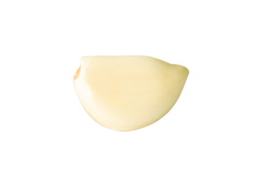 Soyulmamış bir sarımsak karanfilinin yan görünümü png dosya biçiminde kırpma yolu ile izole edilir.