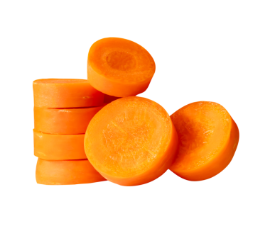 Dilimler halinde taze turuncu havuç kökleri yan görünümü png dosya biçiminde kırpma yolu ile izole edilir.