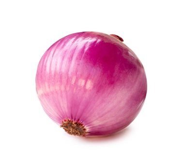 Tek taze soyulmamış kırmızı ya da mor soğan ampulü kesme yolu ile beyaz zemin üzerinde izole edilir..