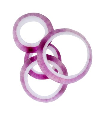 Taze kırmızı ya da mor İspanyol soğan halkalarının ya da yığın halinde dilimlerin üst görünümü kırpma yolu ile beyaz arkaplanda izole edilmiştir..