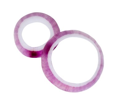 Taze kırmızı ya da mor İspanyol soğan halkalarının ya da yığın halinde dilimlerin üst görünümü kırpma yolu ile beyaz arkaplanda izole edilmiştir..