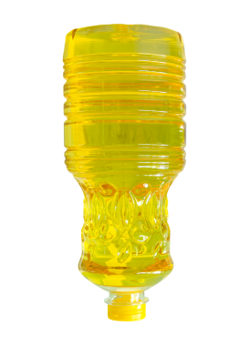 Şeffaf plastik şişedeki bitkisel yağ veya palmiye yağı png dosya biçiminde kırpma yolu ile izole edilir.