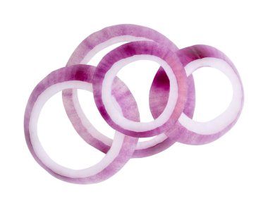 Taze kırmızı ya da mor İspanyol soğan halkalarının ya da yığın halinde dilimlerin üst görünümü kırpma yolu ile beyaz arkaplanda izole edilmiştir..