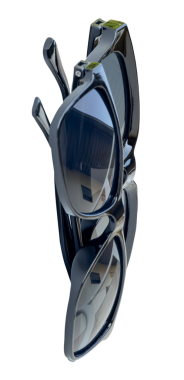 İki çift siyah güneş gözlüğü png dosya biçiminde kırpma yolu ile izole edilir.