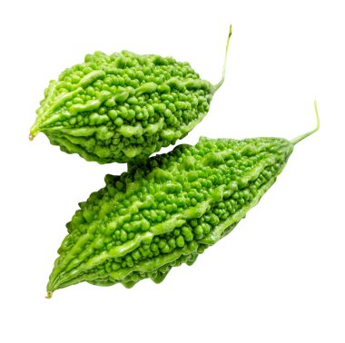 İki yeşil acı kabak ya da karpuz yığını beyaz arka planda kırpma yolu ile izole edilir.