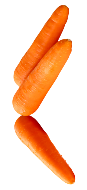 Yığındaki üç taze turuncu havuç kökünün yan görünümü png dosya biçiminde kırpma yolu ile izole edilmiştir.