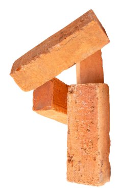 Kırık dört eski kırmızı ya da turuncu tuğlaların yan görünümü kırpma yolu ile beyaz arkaplanda izole edilmiştir.