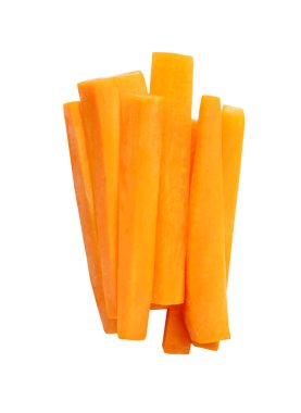 Turuncu havuç dilimlerinin üst görünümü kesme yolu ile beyaz arkaplanda izole edilir.