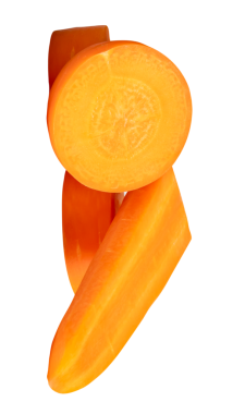 Turuncu havuç dilimlerinin ön görünümü ve yığın içinde çubuk şekilleri png dosya biçiminde kırpma yolu ile izole edilir.