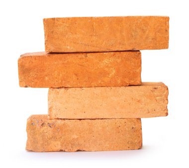 Kırık dört eski kırmızı ya da turuncu tuğlaların yan görünümü kırpma yolu ile beyaz arkaplanda izole edilmiştir.