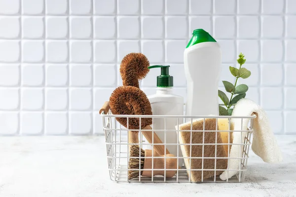 Spazzole Naturali Spugne Eco Detergente Pulizia Nel Cestino Forniture Pulizia — Foto Stock