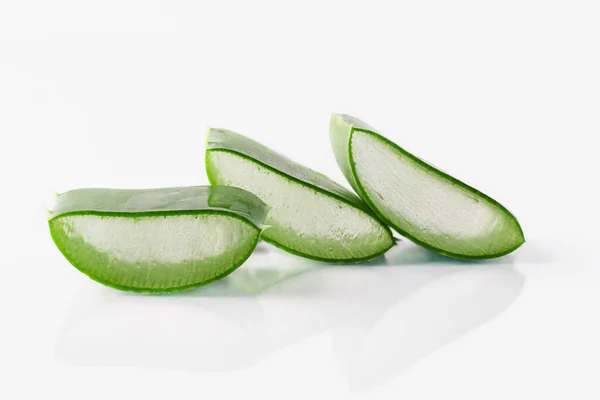 Aloe Vera Növény Szeletek Elszigetelt Fehér Alapon Aloe Vera Természetes — Stock Fotó