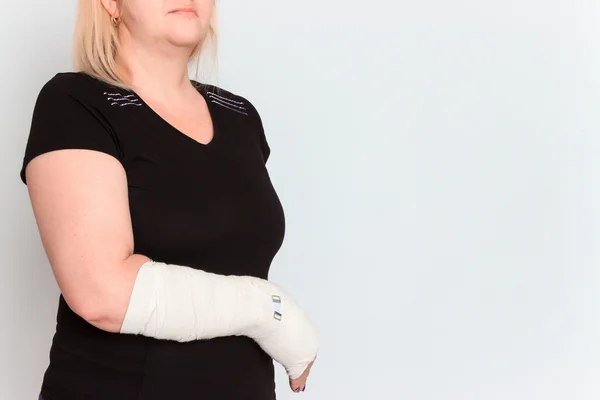 Young female with broken hand in cast — Stock Photo, Image