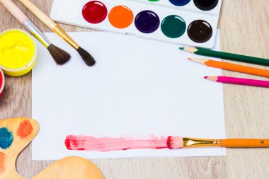 İleti örneği ahşap arka plan, sanatçının yer üzerinde bir dizi