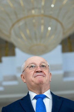 Chisinau, Moldova - 01 Kasım 2025: Moldova 'nın yeni başbakanı Alexandru Munteanu, Moldova' daki Cumhurbaşkanlığı Sarayı 'nda düzenlenen yemin töreninden sonra basın mensuplarına konuştu.