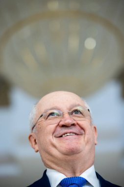 Chisinau, Moldova - 01 Kasım 2025: Moldova 'nın yeni başbakanı Alexandru Munteanu, Moldova' daki Cumhurbaşkanlığı Sarayı 'nda düzenlenen yemin töreninden sonra basın mensuplarına konuştu.