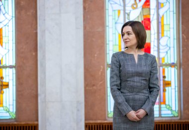 Chisinau, Moldova - 01 Kasım 2025: Moldova Cumhurbaşkanı Maia Sandu Moldova 'daki Cumhurbaşkanlığı Sarayı' nda Moldova Başbakanı Alexandru Munteanu 'nun (görünmeyen) yemin töreninde resmedildi.