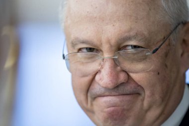 Chisinau, Moldova - 01 Kasım 2025: Moldova 'nın yeni başbakanı Alexandru Munteanu, Moldova' daki Cumhurbaşkanlığı Sarayı 'nda düzenlenen yemin töreninden sonra basın mensuplarına konuştu.