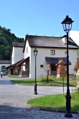 Binanın görünümünü Krasnodar bölgesi sembolize ediyor.