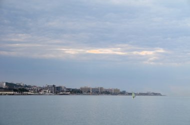 Denizin içinde yalnız bir adam