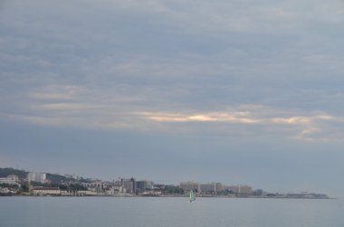 Denizin içinde yalnız bir adam