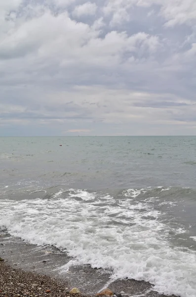 Vista de la playa en Sochi, Rusia — Foto de Stock