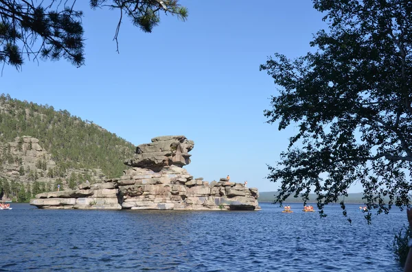 Szfinx rock és a tó Borovoe, állam nemzeti Park "Burab — Stock Fotó