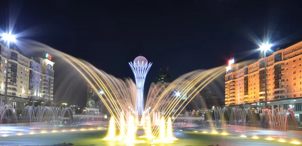 Torre Bayterek em Astana. símbolo do Cazaquistão — Fotografia de Stock