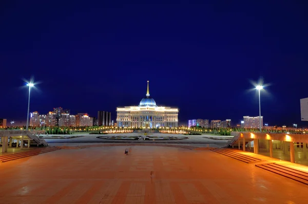 Nocny widok Pałacu Prezydenckiego — Zdjęcie stockowe