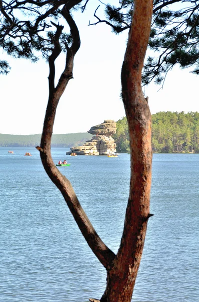 Szfinx rock és a tó Borovoe, állam nemzeti Park "Burab — Stock Fotó