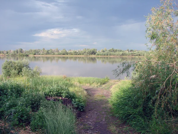 Před deštěm. Řece Irtyš, Omsk region, Rusko — Stock fotografie