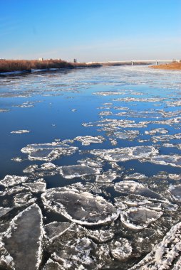 İrtiş Nehri üzerinde başlangıç donma