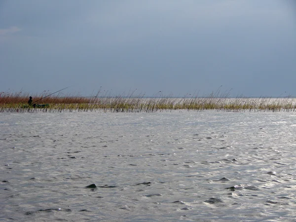 Voordat de onweersbui, lake Ik, mei Omsk regio, Rusland, 2010 — Stockfoto