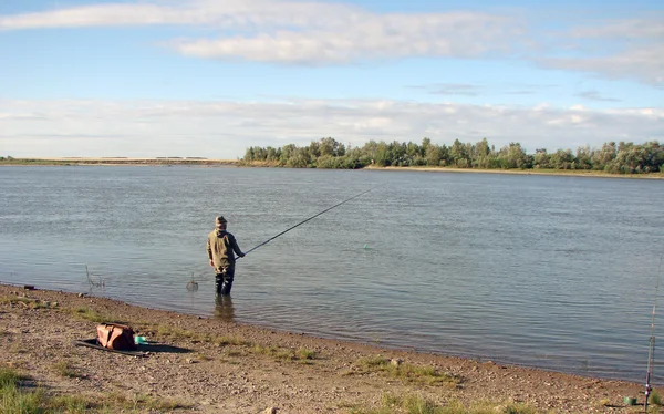 Pesca sul fiume Irtysh, regione di Omsk, Siberia, Russia — Foto Stock