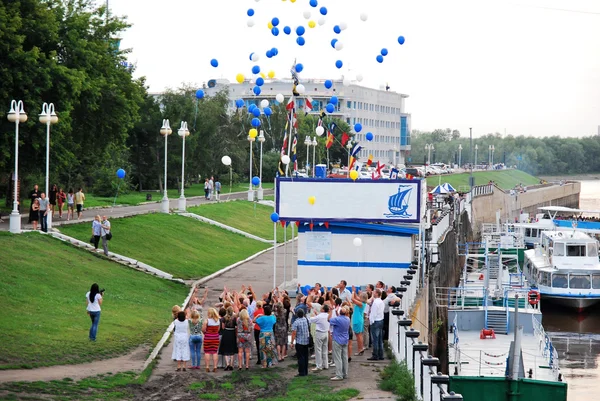 Om Fluss im Sommer, die Stadt Omsk, Sibirien, Russland — Stockfoto