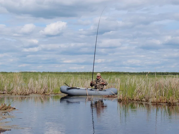 Pesca en el río Yaman, región de Omsk, Rusia —  Fotos de Stock