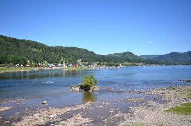 Göl Teletskoye görünümünü