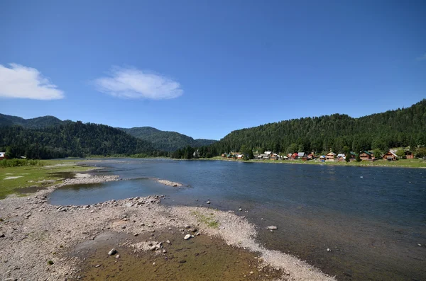 Göl Teletskoye görünümünü