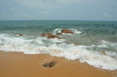 Kayalar denizin içinde