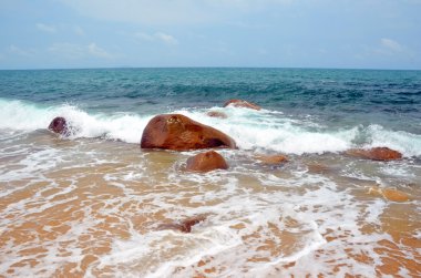 Kayalar içinde Hainan, Çin, denizde Mayıs 2011