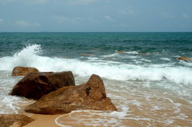 Kayalar içinde Hainan, Çin, denizde Mayıs 2011