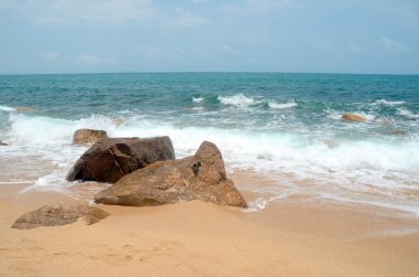 Kayalar içinde Hainan, Çin, denizde Mayıs 2011